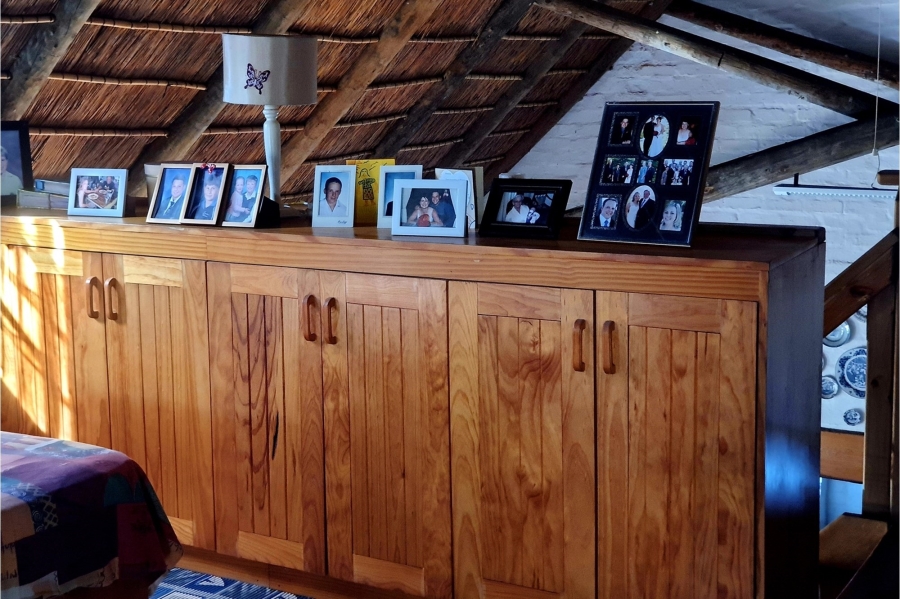 4 Bedroom Property for Sale in Boggomsbaai Western Cape